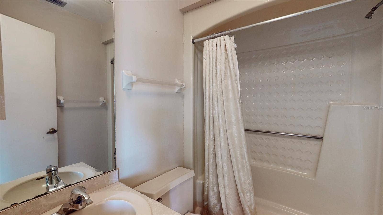 13 HERMOSA DRIVE, Eustis, FL 32726 Downstairs bathroom
