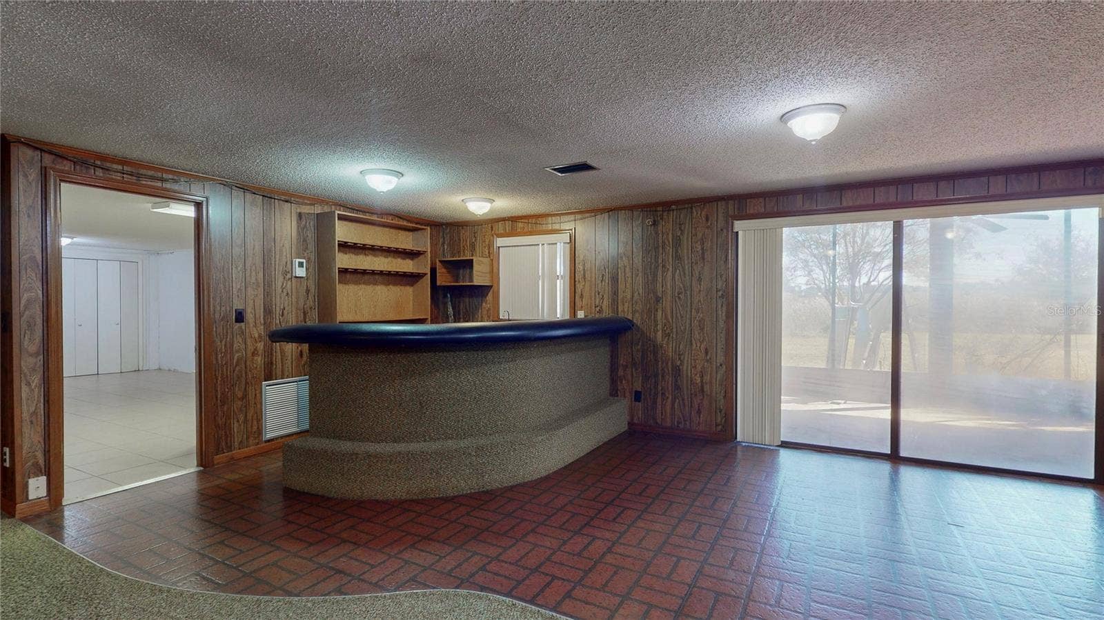 13 HERMOSA DRIVE, Eustis, FL 32726 Wet bar in great room