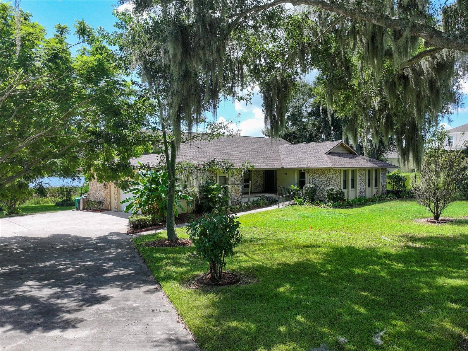 13 HERMOSA DRIVE, Eustis, FL 32726 13 HERMOSA DRIVE, Eustis, FL 32726