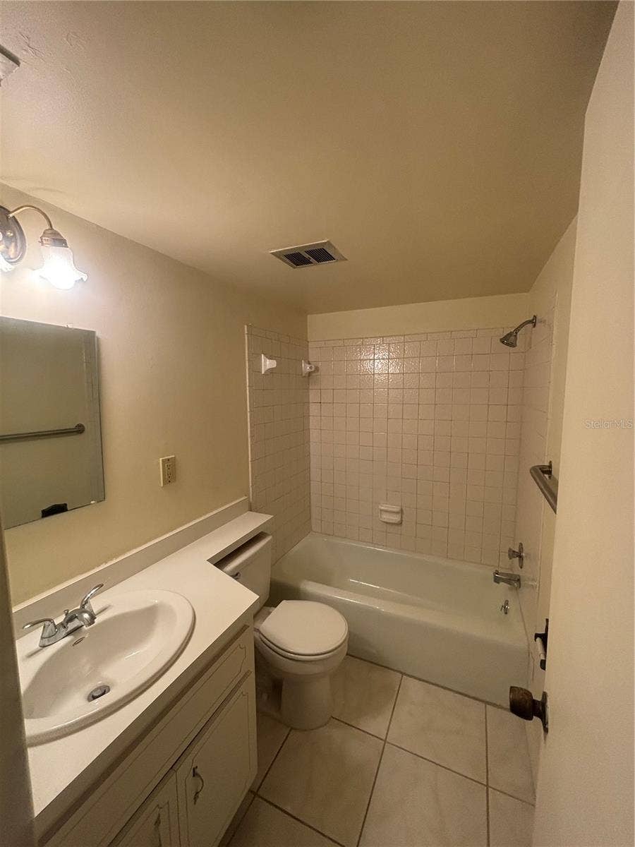 500 NEWELL HILL ROAD, #101A, Leesburg, FL 34748 Common bathroom
