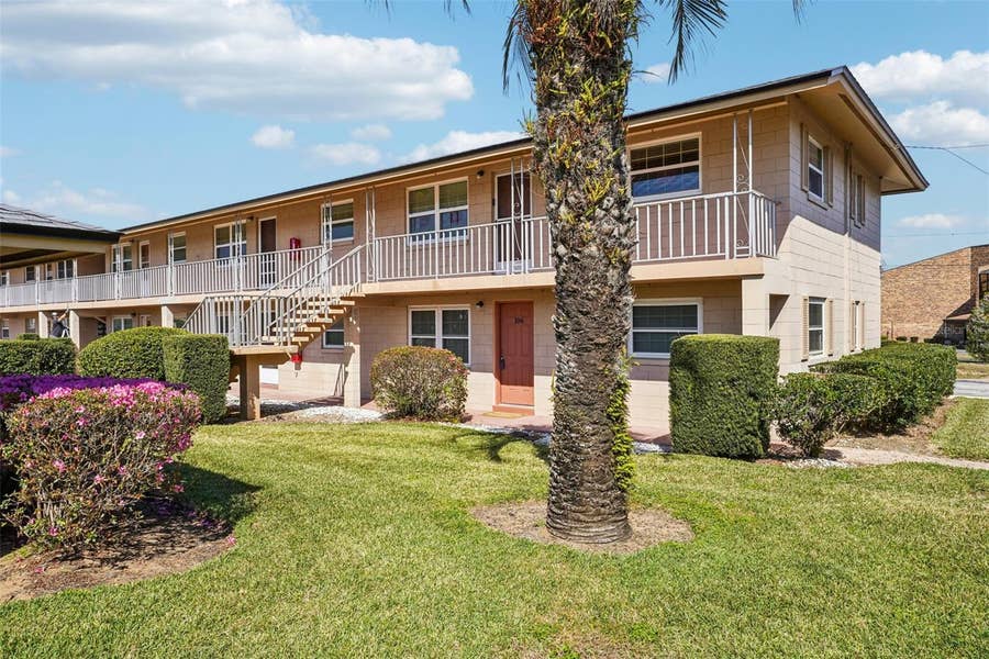 Property photo for 1100 E CAROLINE STREET, #106, Tavares, FL