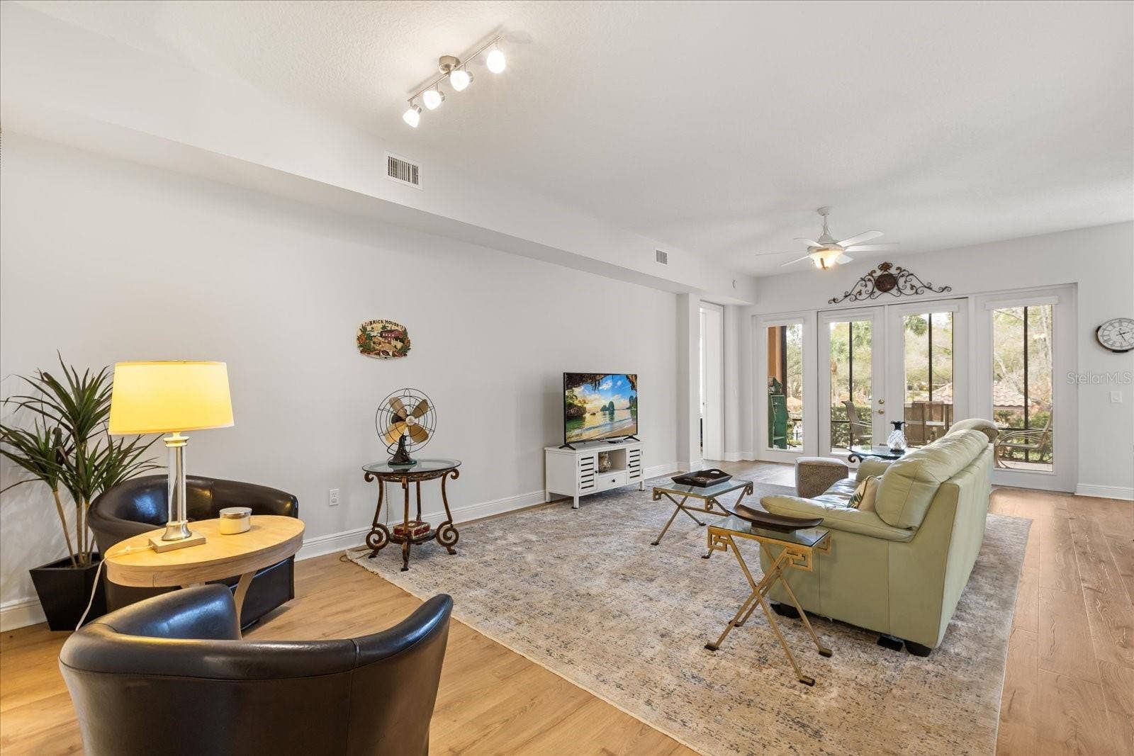 102 CAMINO REAL BOULEVARD, #102, Howey In The Hills, FL 34737 Living Room