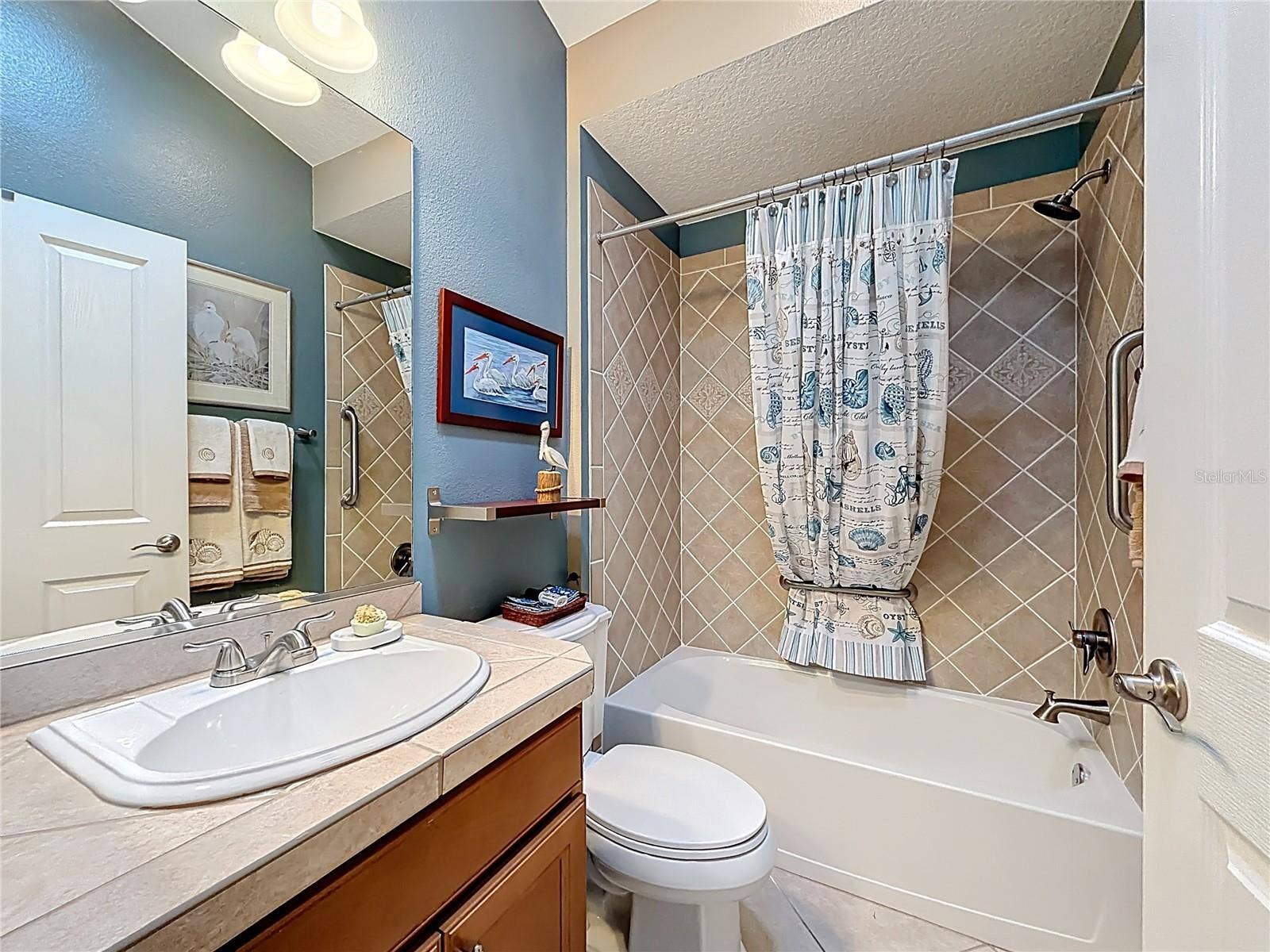 2679 LANTANA AVENUE, The Villages, FL 32162 Guest Bath