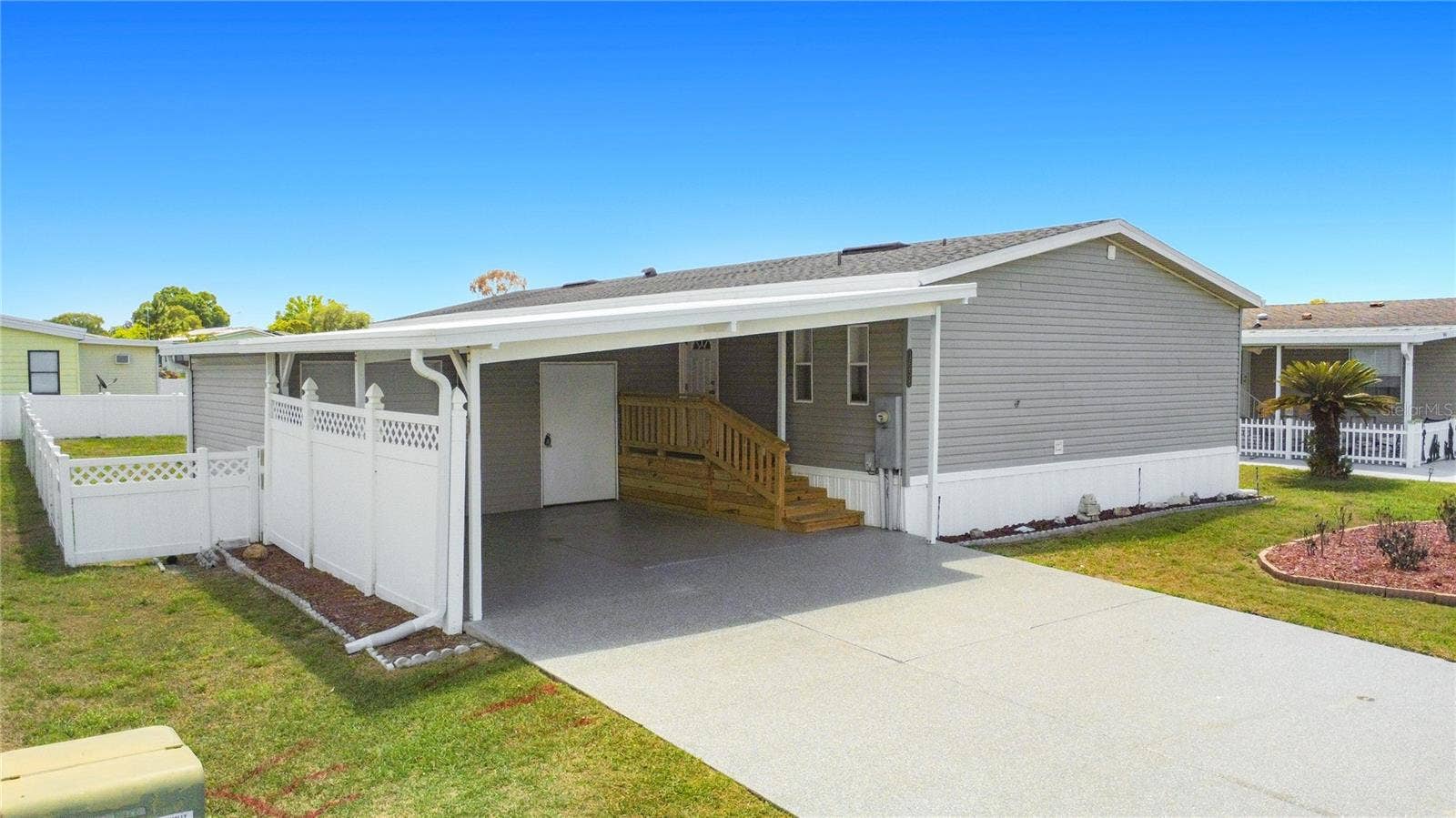 1658 ELKHART CIRCLE, Tavares, FL 32778 0front of home