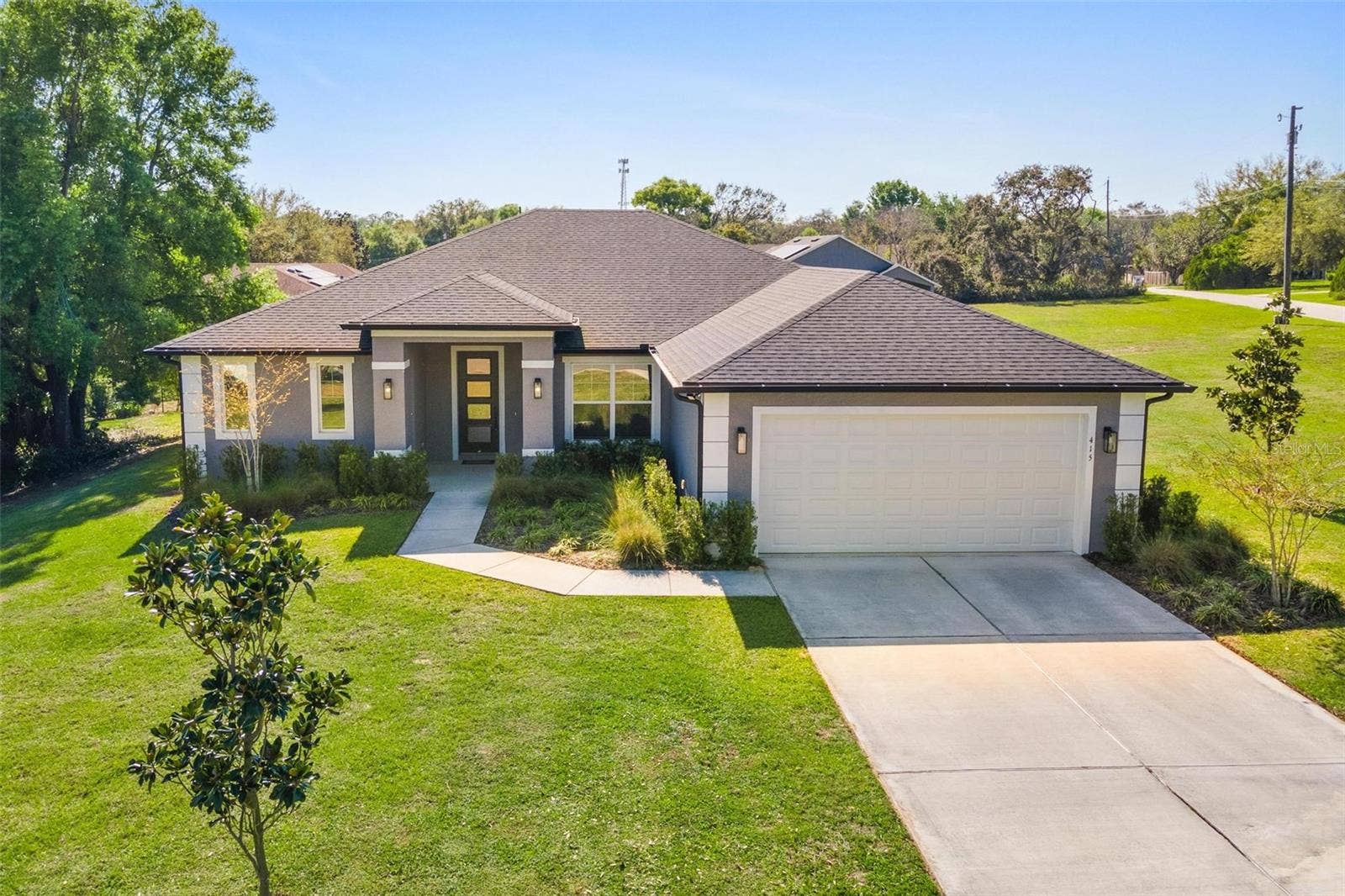 415 N DIXIE DRIVE, Howey In The Hills, FL 34737 This is it..."Welcome Home"
