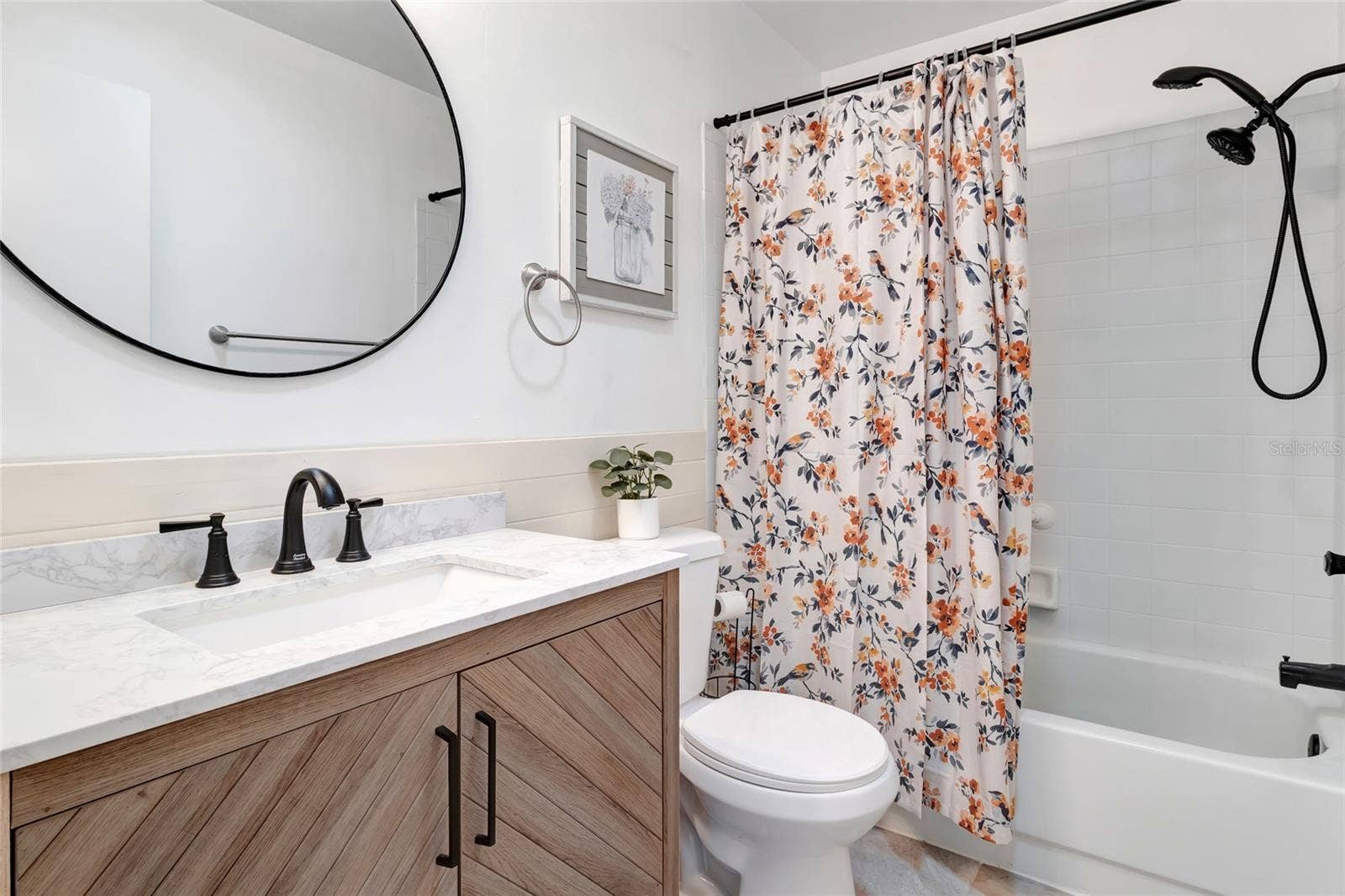 27 GORDON COURT, Leesburg, FL 34788 Guest bathroom