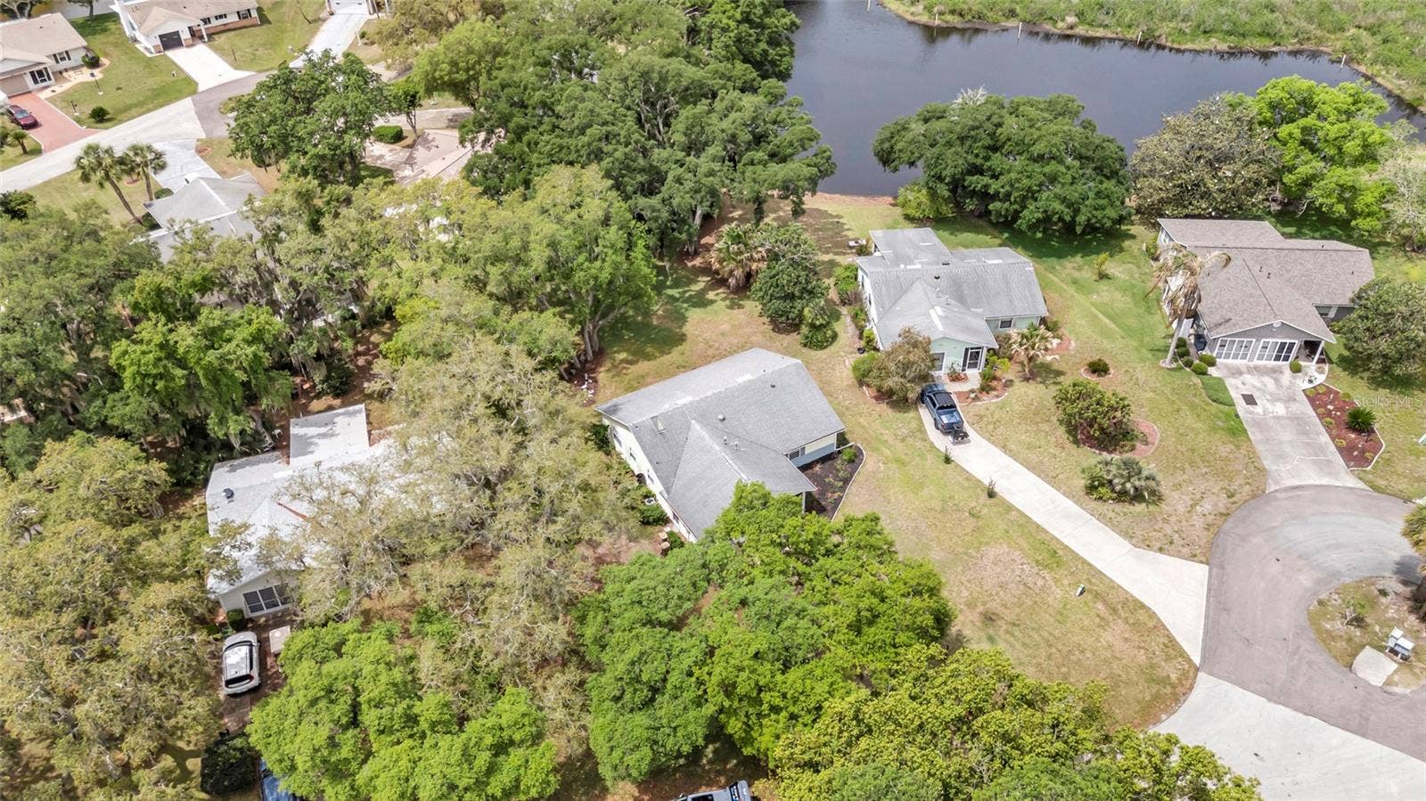 27 GORDON COURT, Leesburg, FL 34788 View of Cul-de-sac and pond