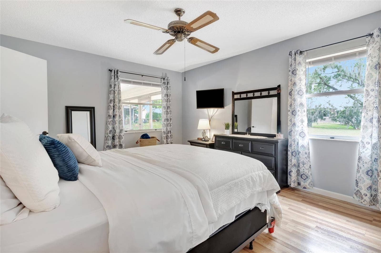 27 GORDON COURT, Leesburg, FL 34788 Plenty of natural light