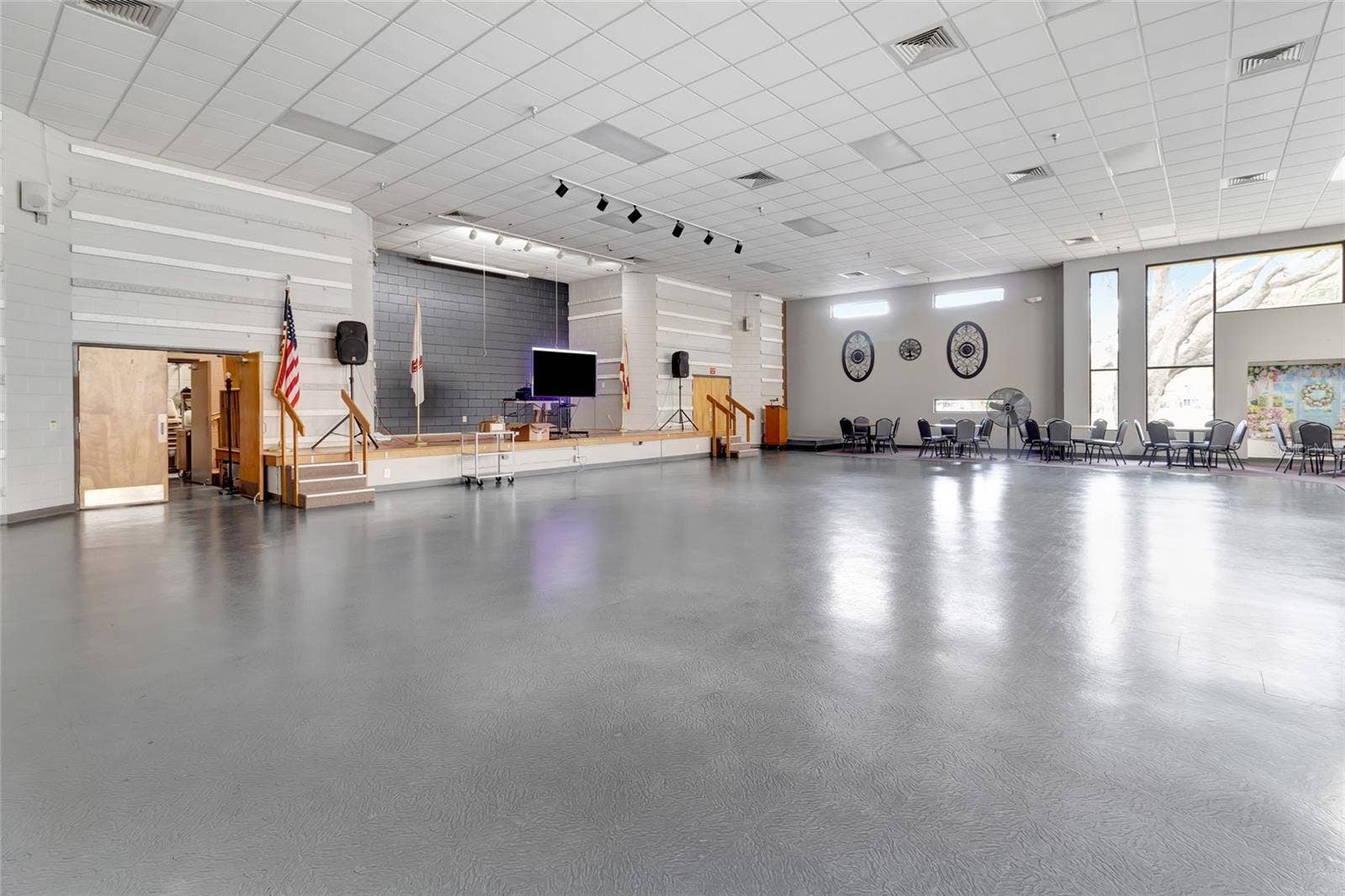 27 GORDON COURT, Leesburg, FL 34788 Community Stage and Rec Room