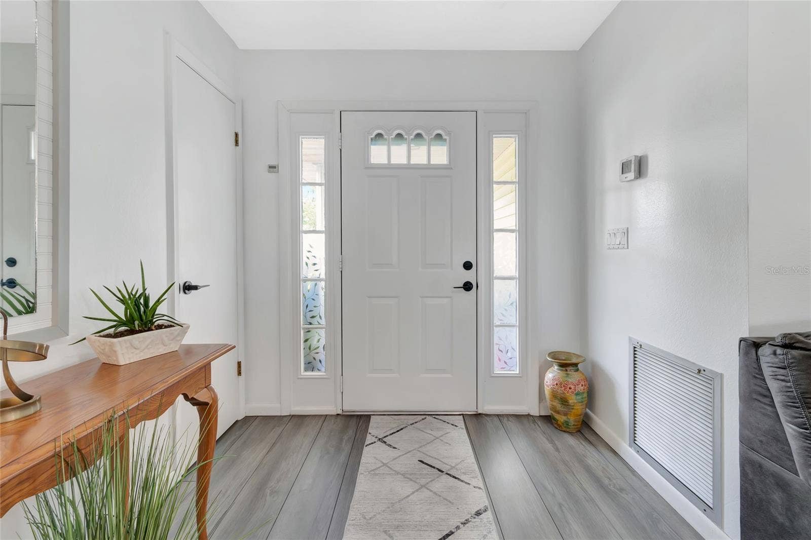 27 GORDON COURT, Leesburg, FL 34788 Entranceway to the home