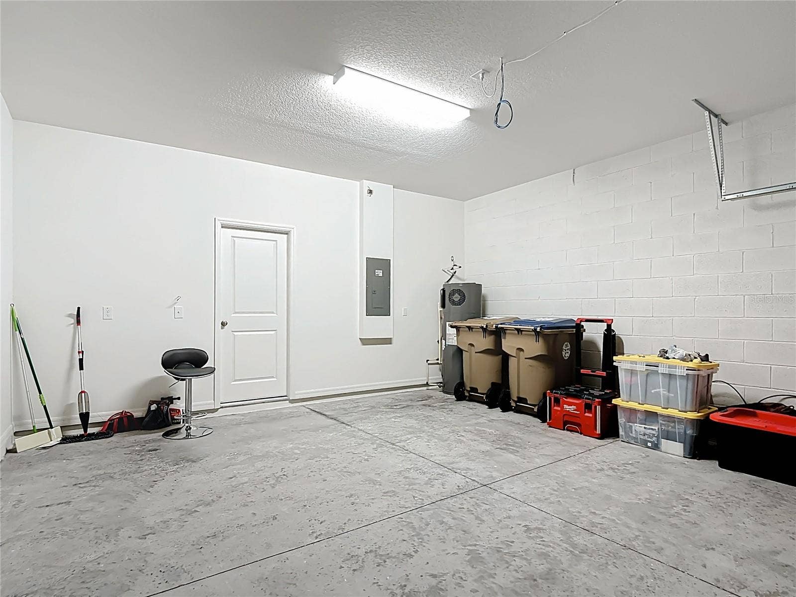795 OVERPOOL AVENUE, Davenport, FL 33896 Double garage space