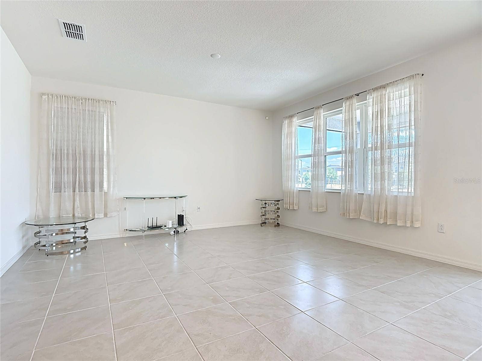 795 OVERPOOL AVENUE, Davenport, FL 33896 Modern Living Space