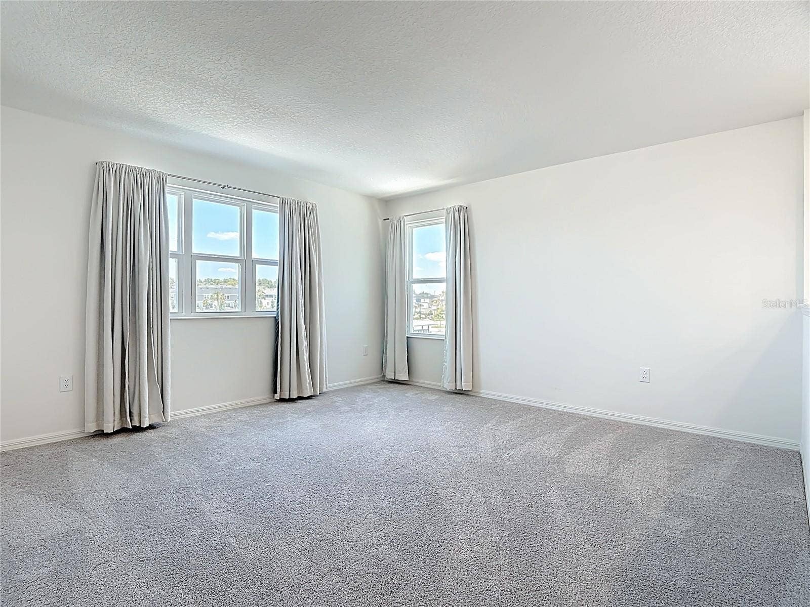 795 OVERPOOL AVENUE, Davenport, FL 33896 Spacious loft perfect for enternainment or a home office