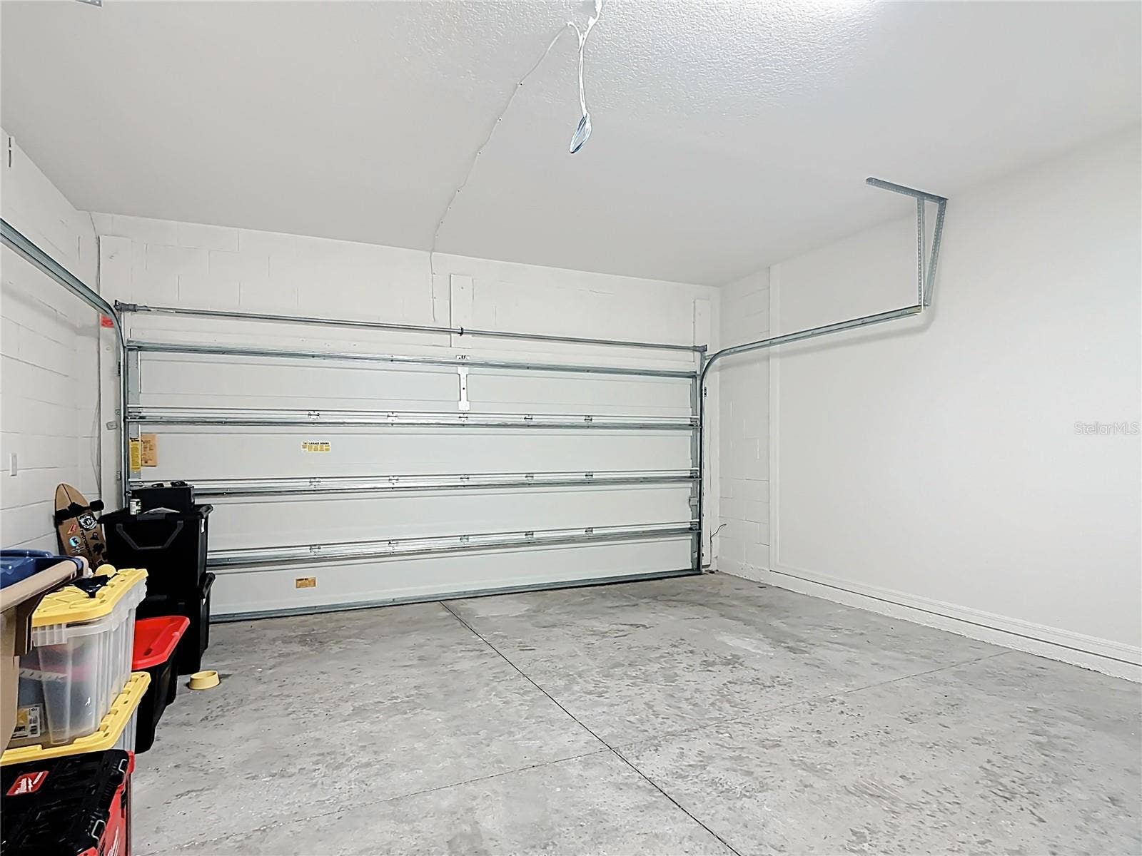 795 OVERPOOL AVENUE, Davenport, FL 33896 Garage doors