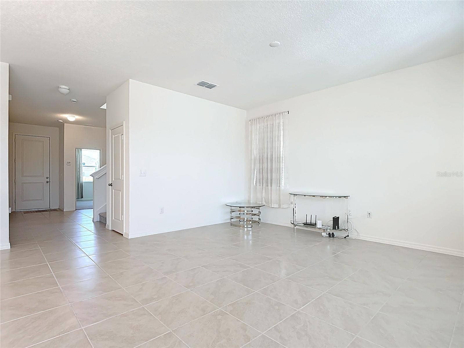 795 OVERPOOL AVENUE, Davenport, FL 33896 Welcoming Foyer & Living Room area
