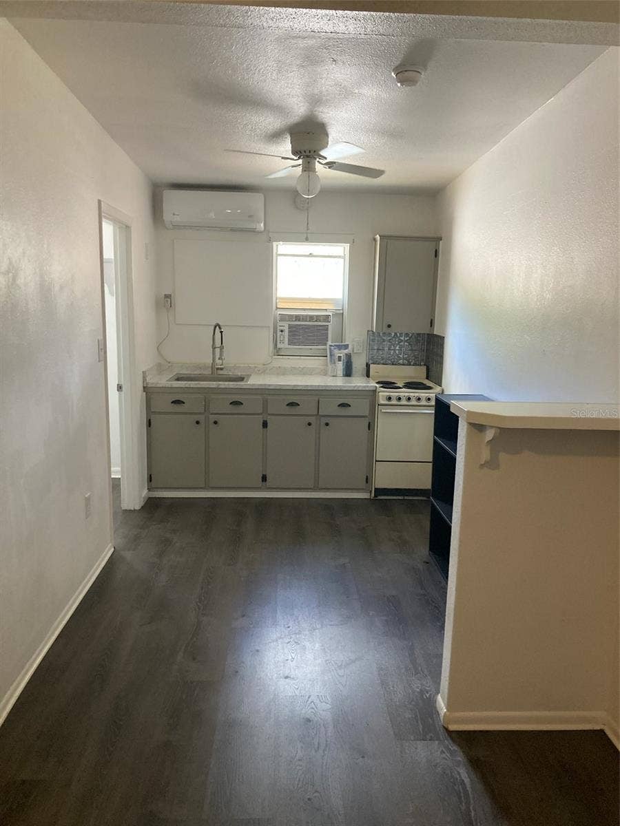 1401 E ALFRED STREET, #11, Tavares, FL 32778