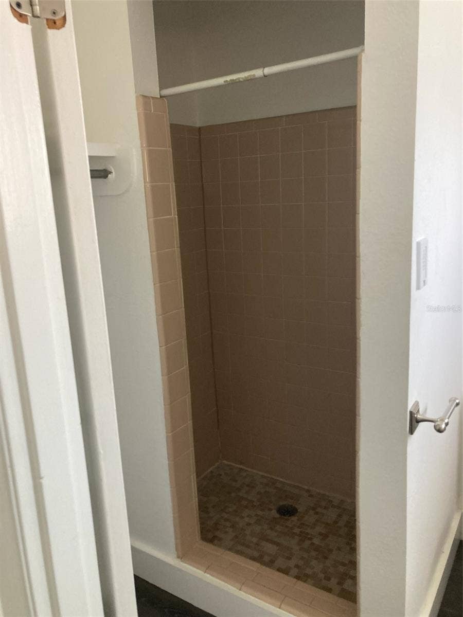 1401 E ALFRED STREET, #11, Tavares, FL 32778