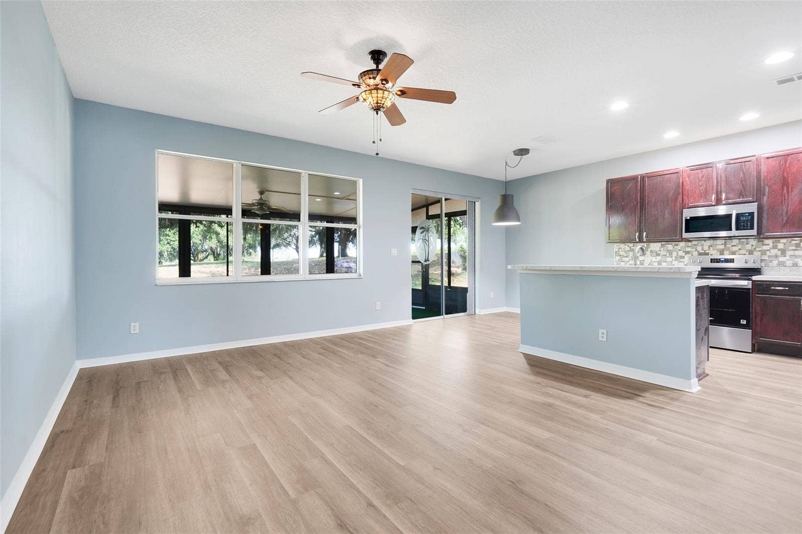 FAMILY ROOM/ KITCHEN COMBO