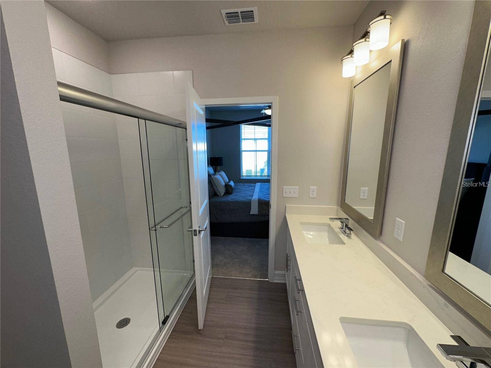 1111 E CAROLINE STREET, Tavares, FL 32778