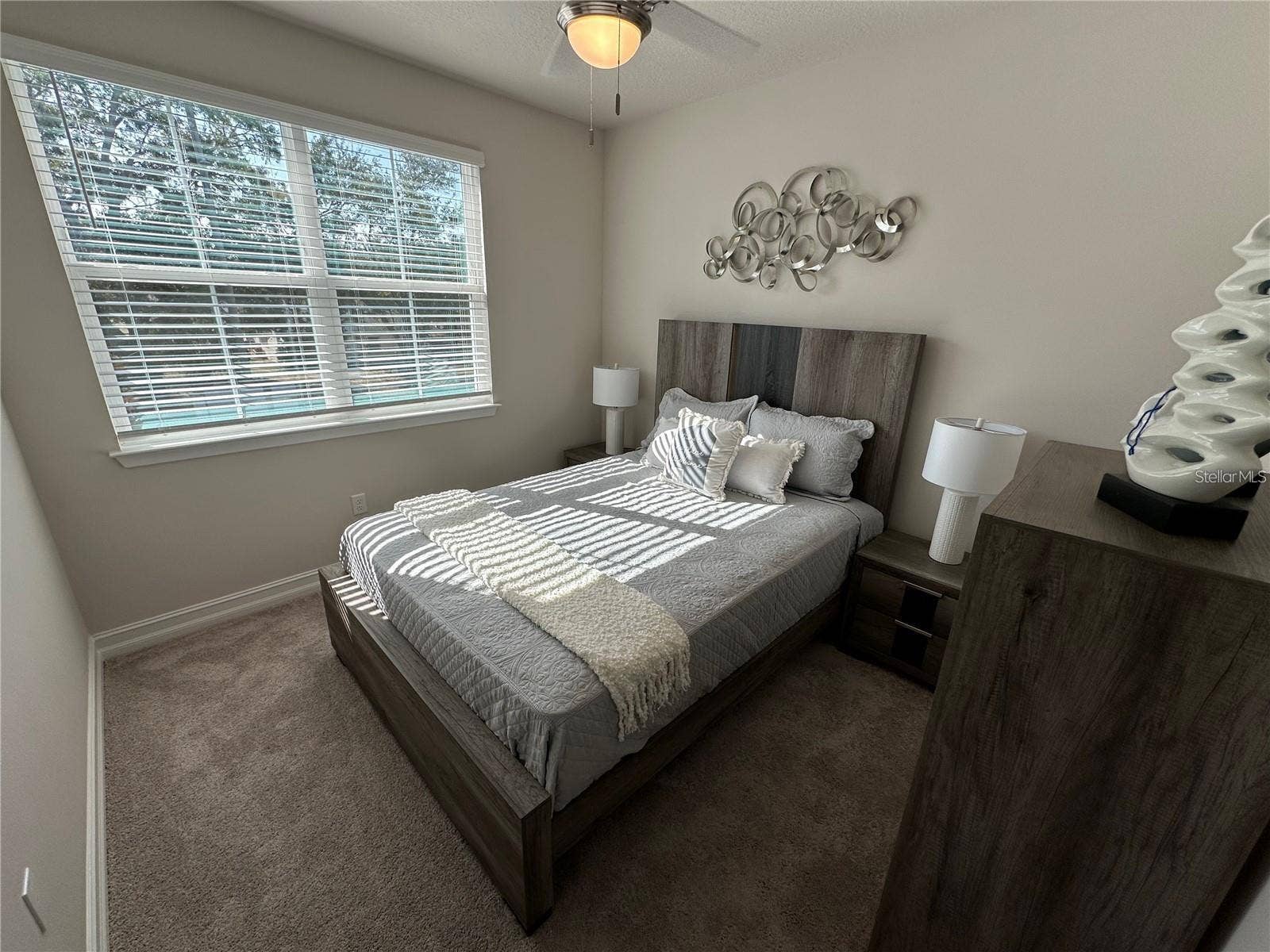 1111 E CAROLINE STREET, Tavares, FL 32778
