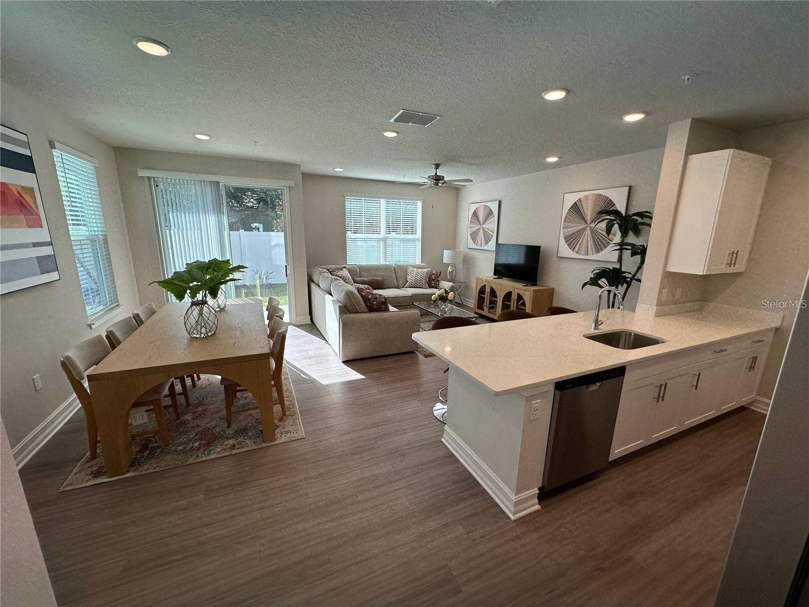 1111 E CAROLINE STREET, Tavares, FL 32778
