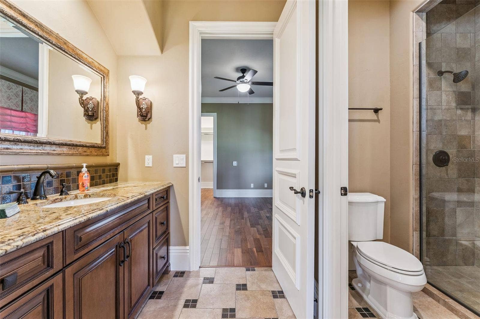 9225 BEVINGTON LANE, Orlando, FL 32827 Jack and Jill Bath
