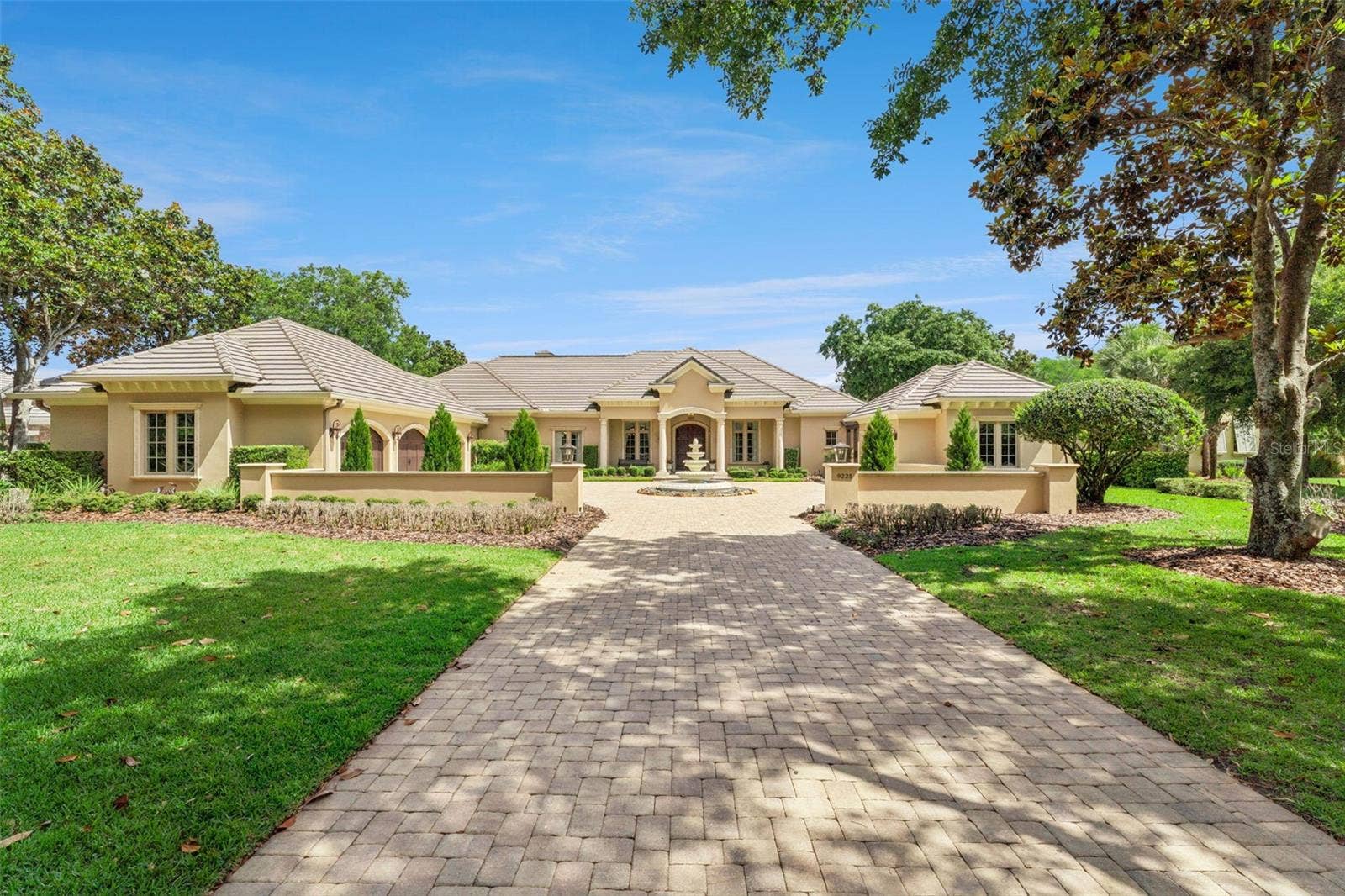 9225 BEVINGTON LANE, Orlando, FL 32827 Driveway