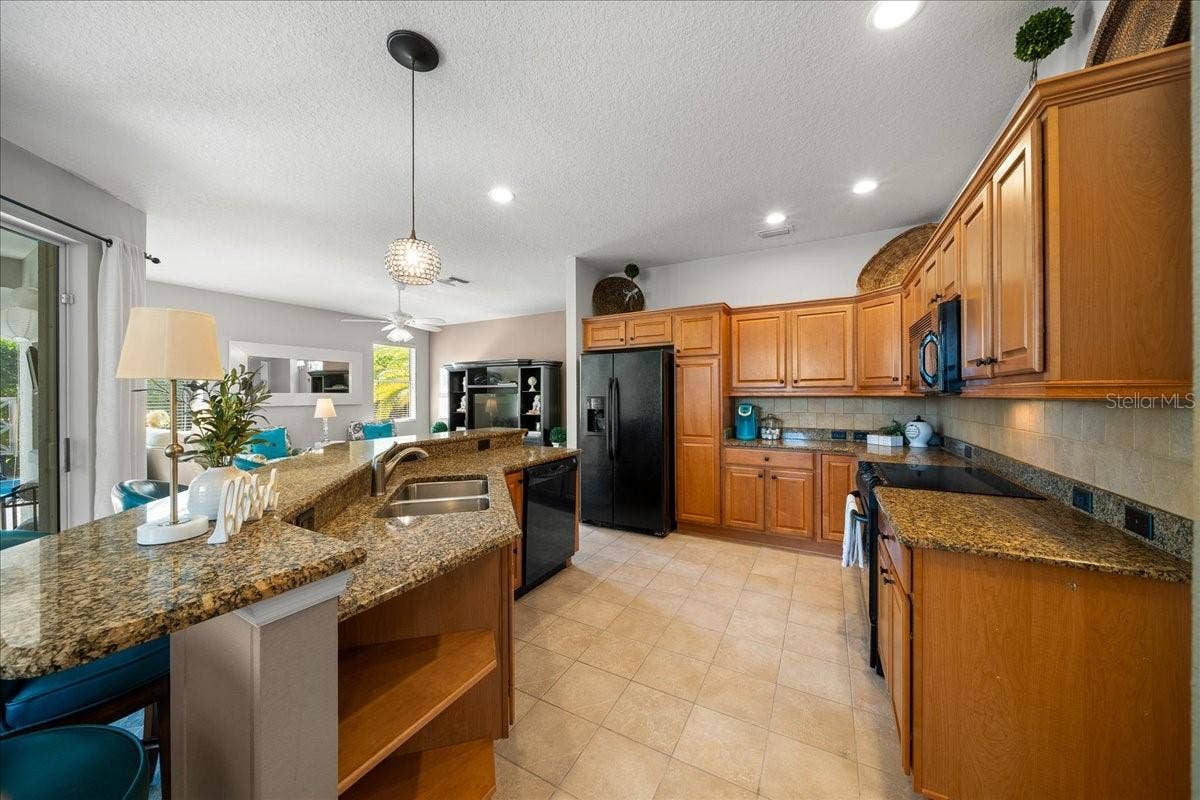 1606 SNELLING AVENUE, The Villages, FL 32162 Ceramic Tile Floors & Wooden Cabinetry w/ Pull-Outs