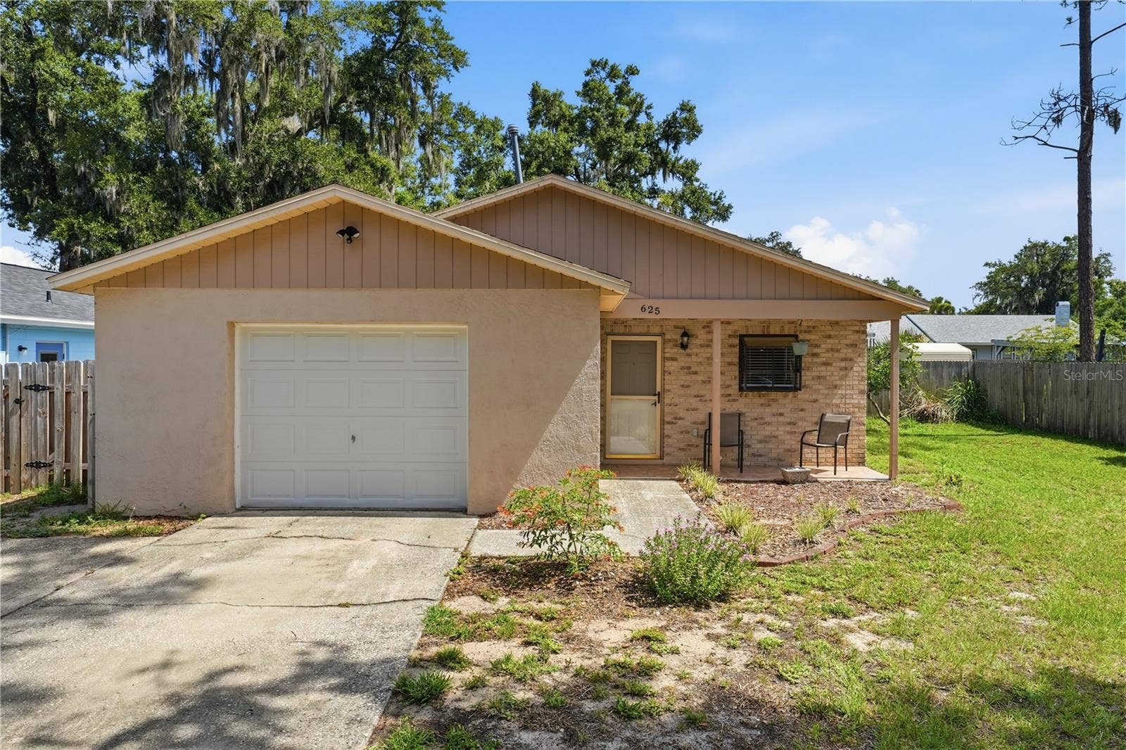 625 E 8TH AVENUE, Mount Dora, FL 32757 Welcome to 625 E 8th Ave.