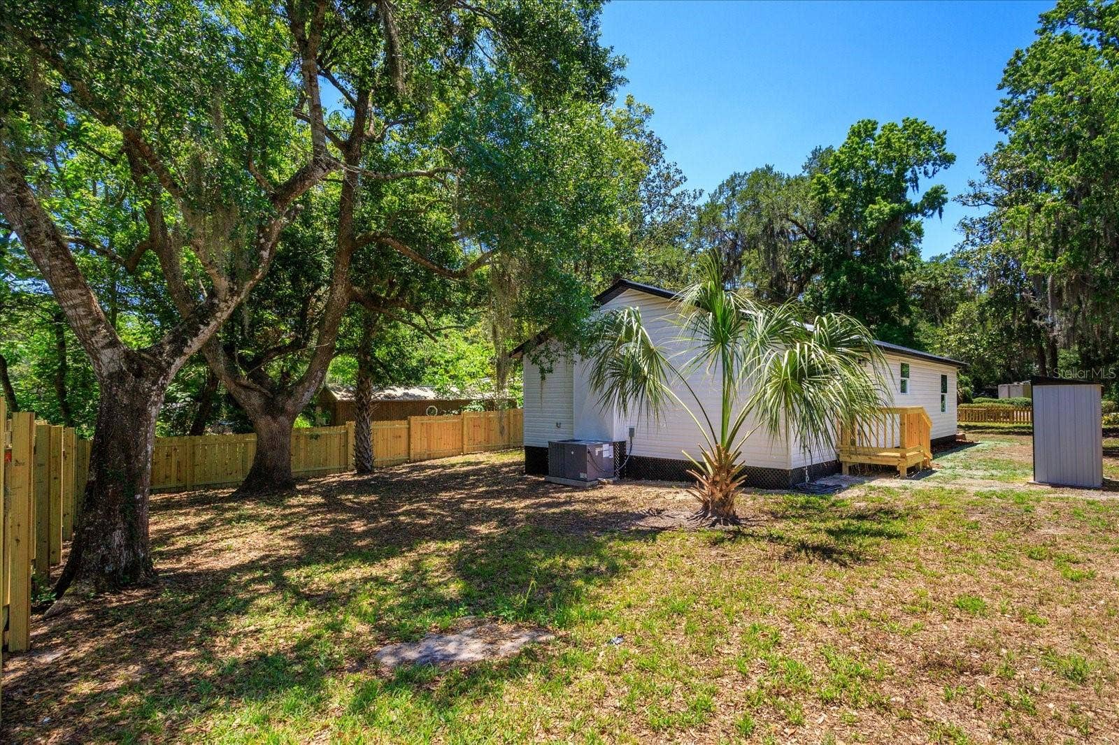 816 WOODLAND AVENUE, Leesburg, FL 34748 816 WOODLAND AVENUE, Leesburg, FL 34748