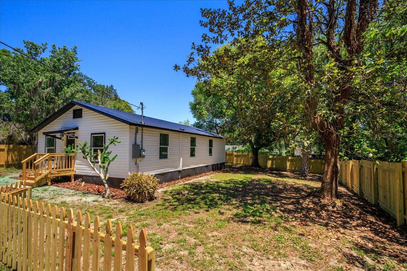 816 WOODLAND AVENUE, Leesburg, FL 34748 816 WOODLAND AVENUE, Leesburg, FL 34748