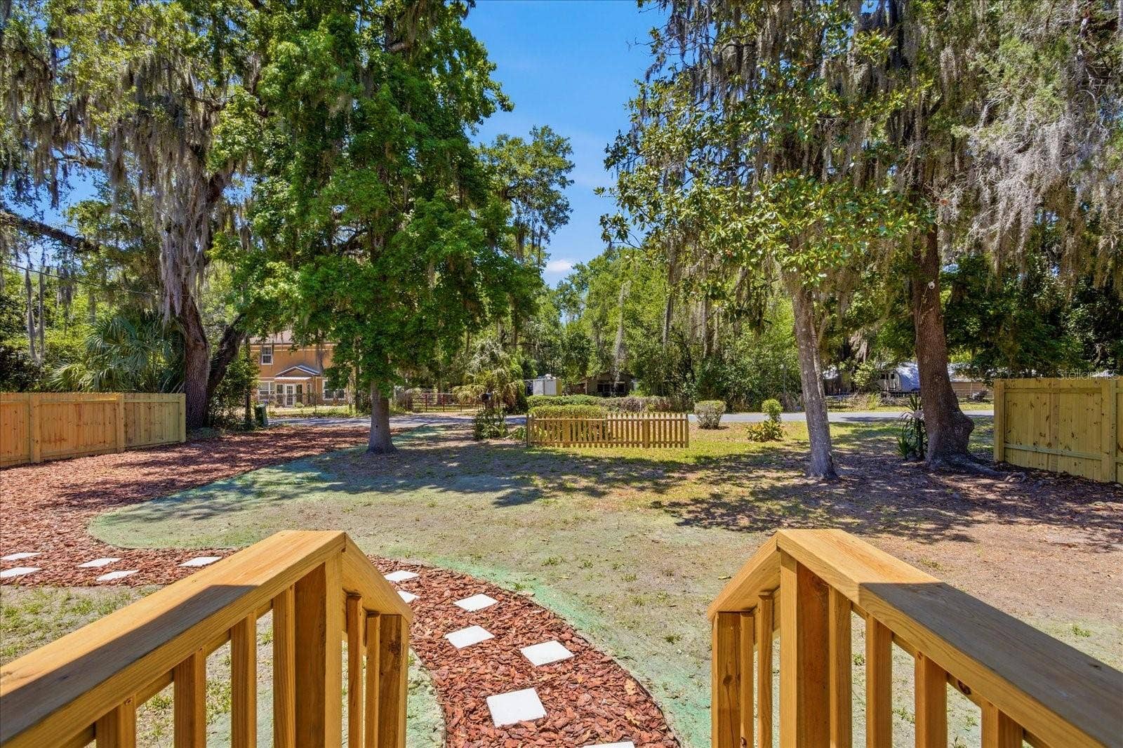 816 WOODLAND AVENUE, Leesburg, FL 34748 816 WOODLAND AVENUE, Leesburg, FL 34748