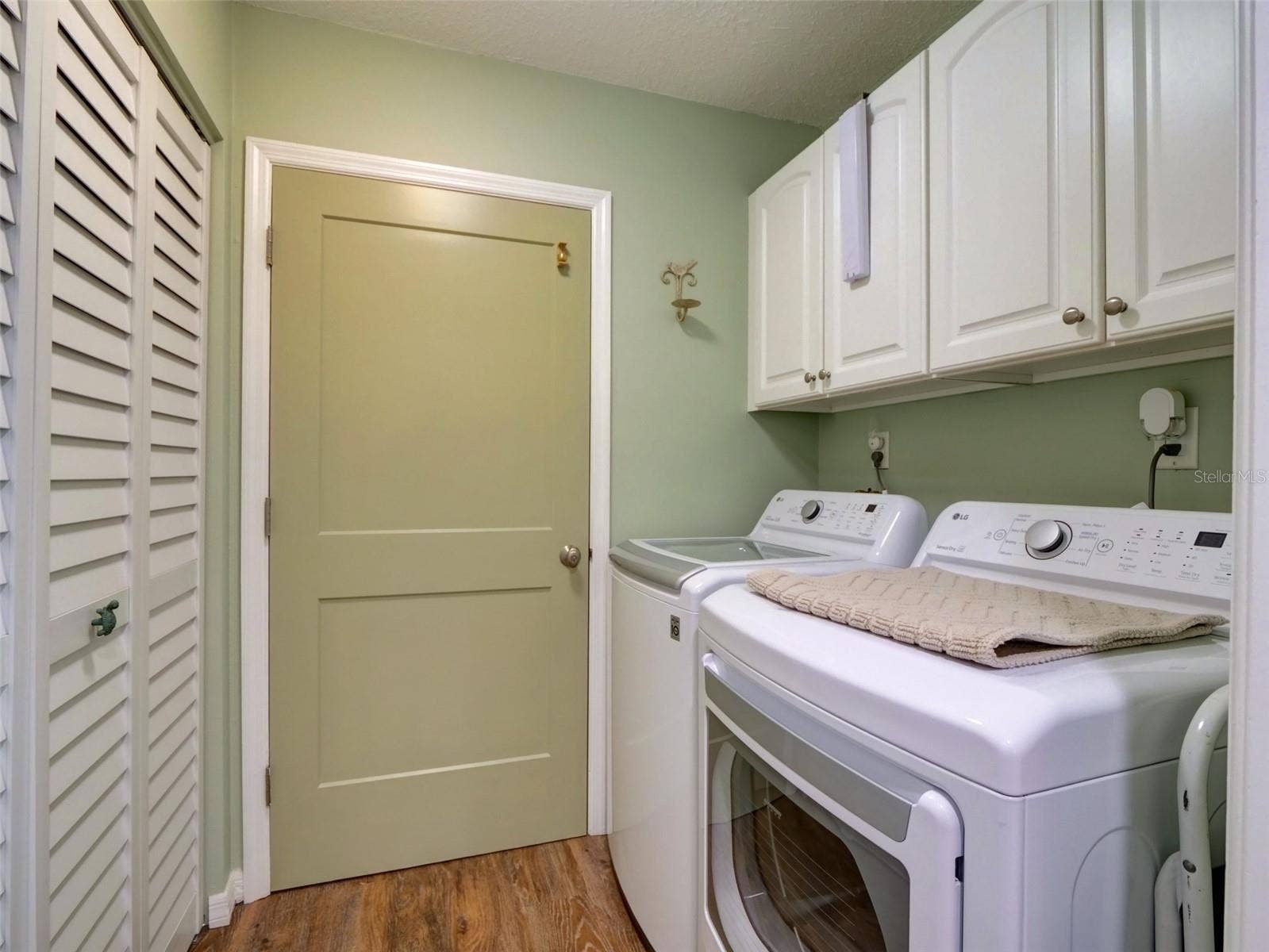100 S TREMAIN STREET, #G2, Mount Dora, FL 32757 Laundry Room: Entry to the Garage