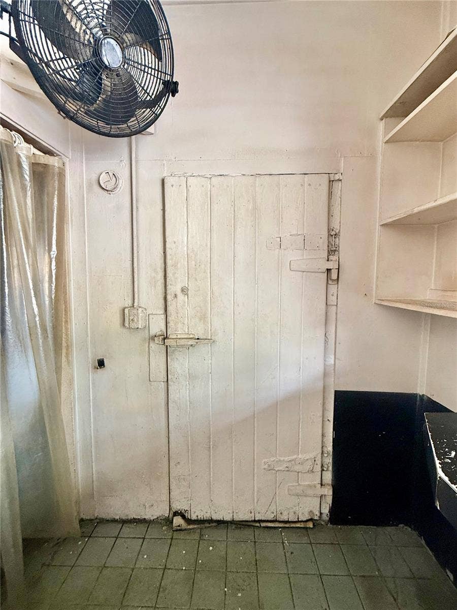 503 PALMETTO STREET, Eustis, FL 32726 Walk-in cooler