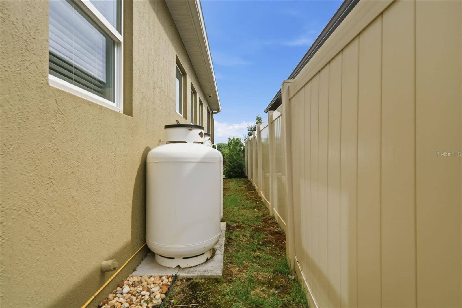 16716 ABBEY HILL COURT, Clermont, FL 34711 Gas tanks for home generator