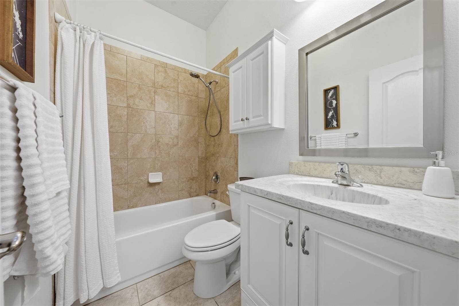 16716 ABBEY HILL COURT, Clermont, FL 34711 Guest Suite with tub/shower combo