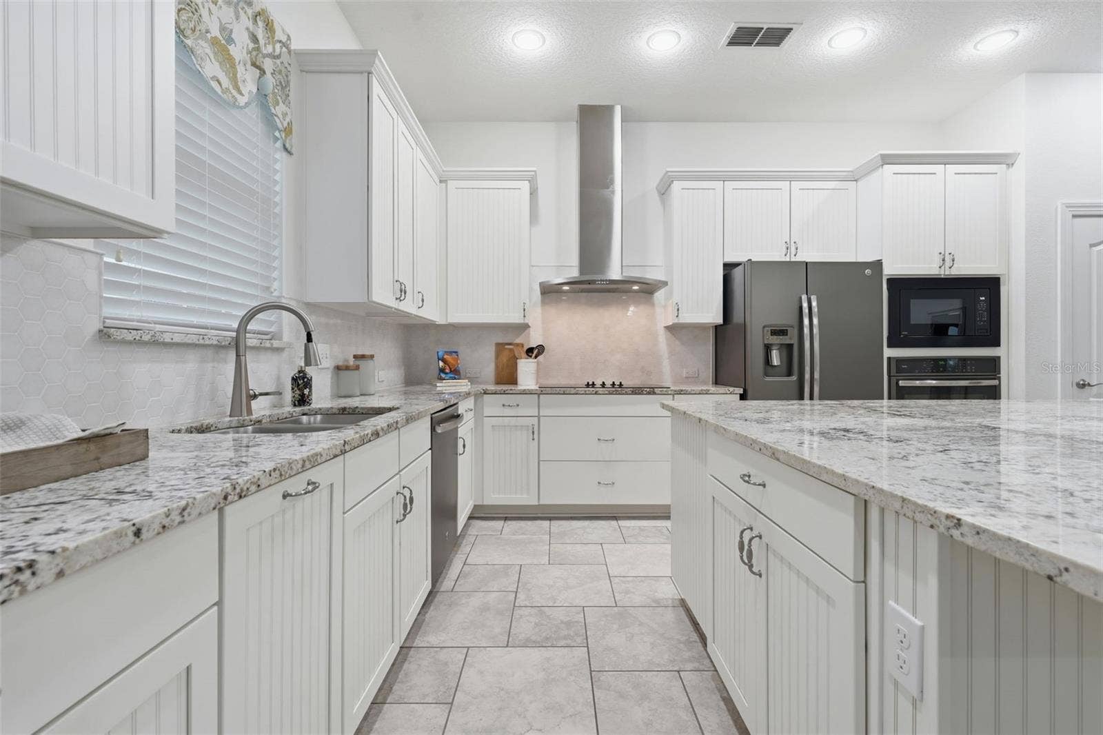 16716 ABBEY HILL COURT, Clermont, FL 34711 Plenty of countertop space for all of your cooking and entertaining needs