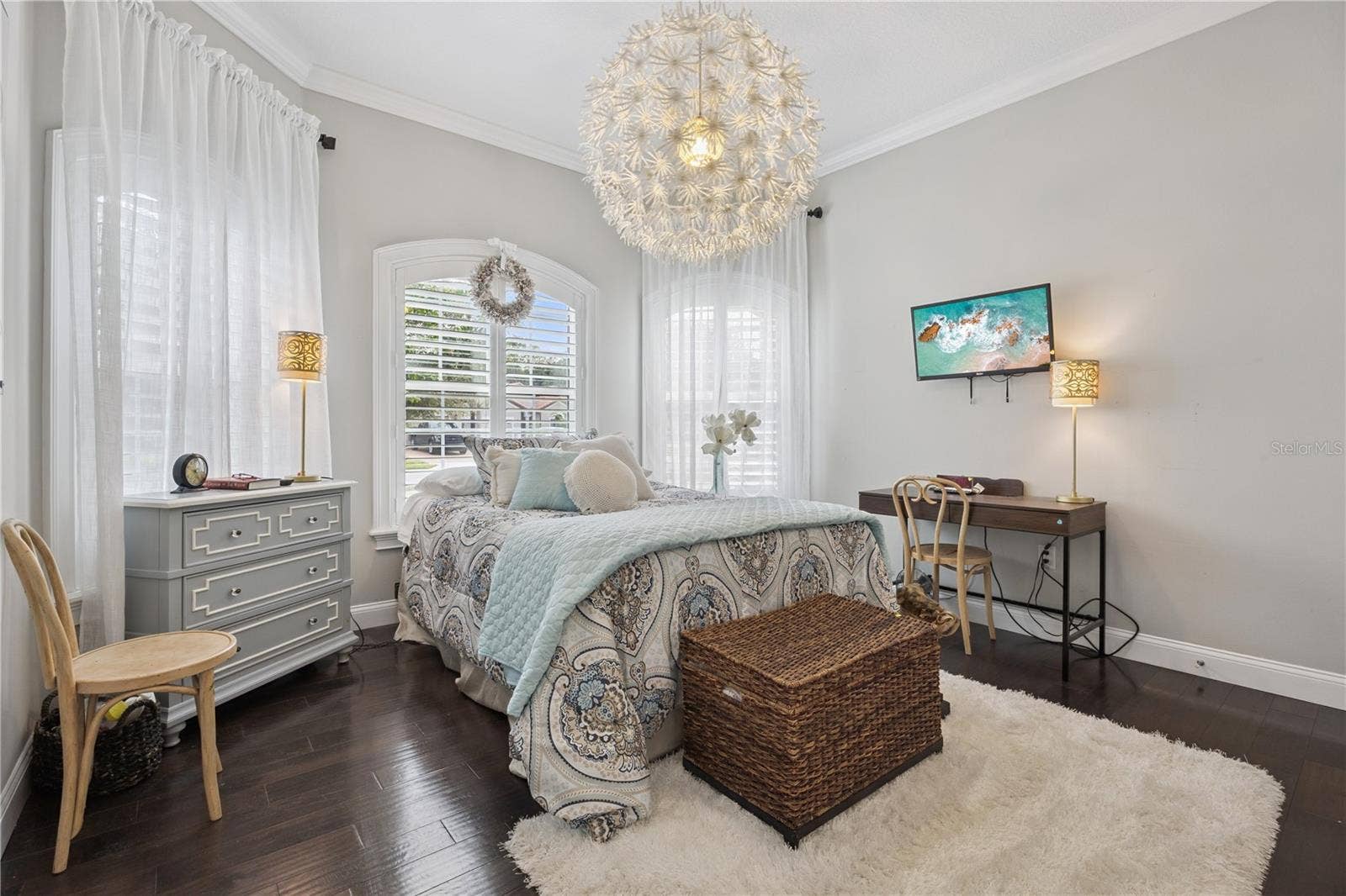 9219 SAN JOSE BOULEVARD, Howey In The Hills, FL 34737 Designer lighting pre-engineered wood floors.