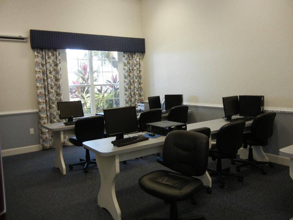 5052 CHINA SEA, Tavares, FL 32778 Computer Room