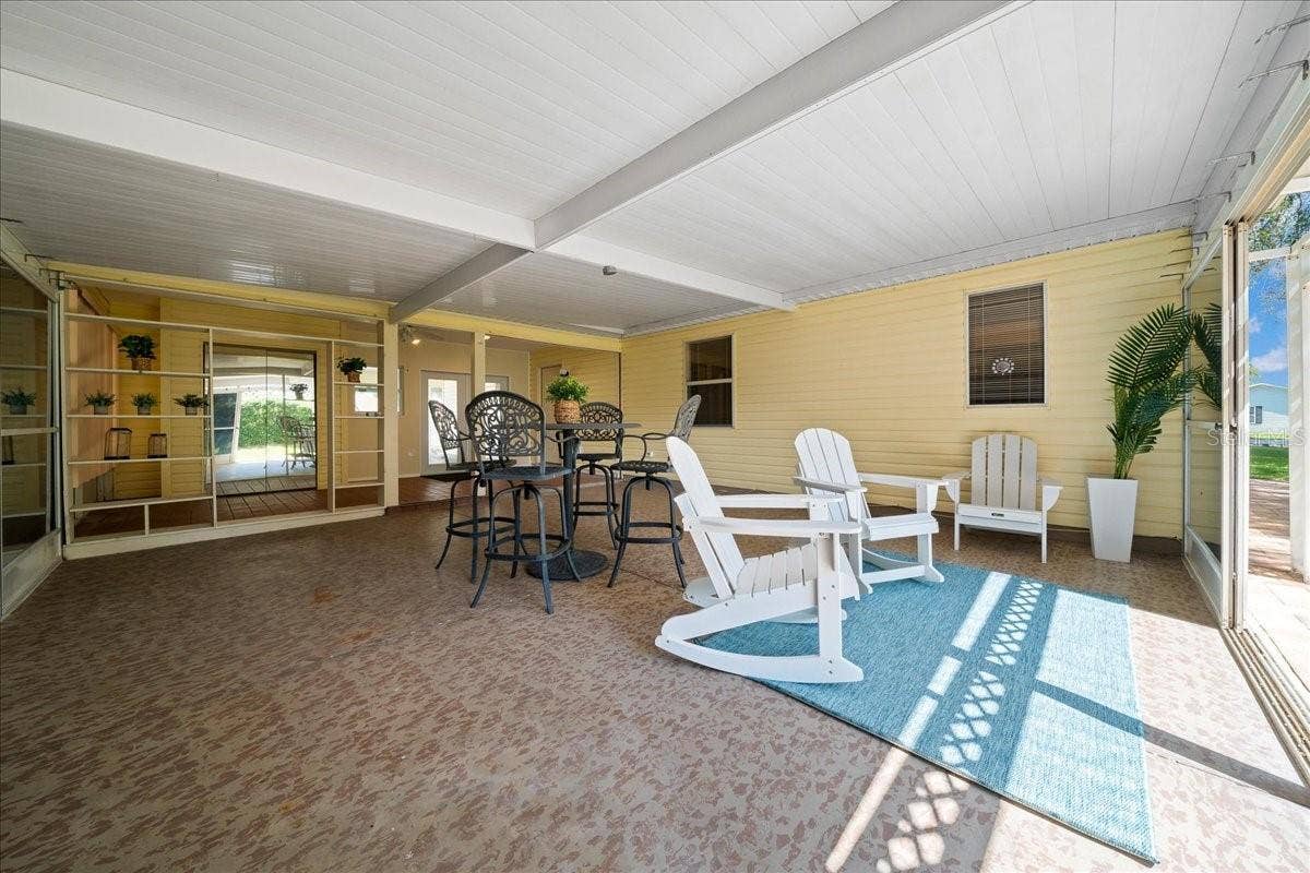 1133 DEL TORO DRIVE, Lady Lake, FL 32159 Overlooking Chula Vista Golf Course