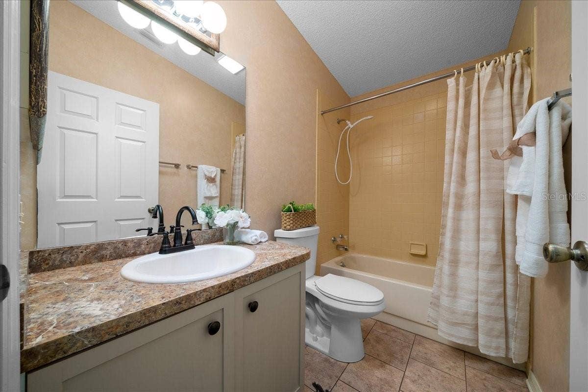 1133 DEL TORO DRIVE, Lady Lake, FL 32159 Guest Bathroom