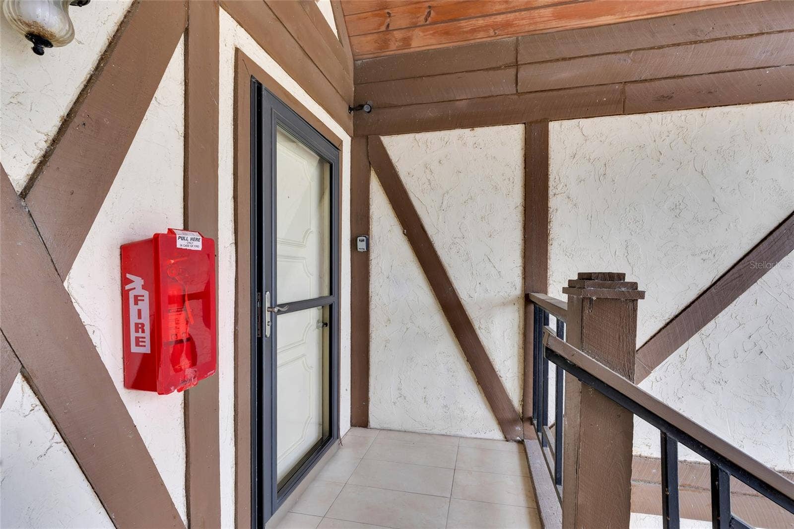 500 NEWELL HILL RD, #110D, Leesburg, FL 34748 Storm Door with Screen