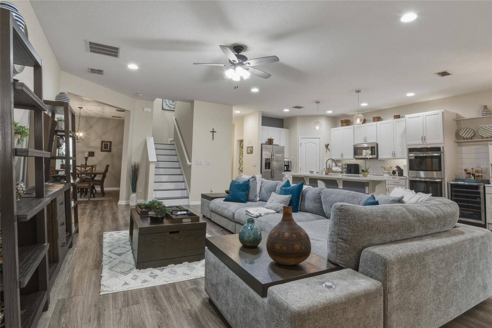 16742 ABBEY HILL COURT, Clermont, FL 34711 Living Room