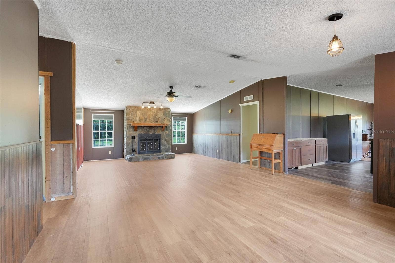 21301 QUAIL HAMMOCK LANE, Groveland, FL 34736 Mobile Home Living Room