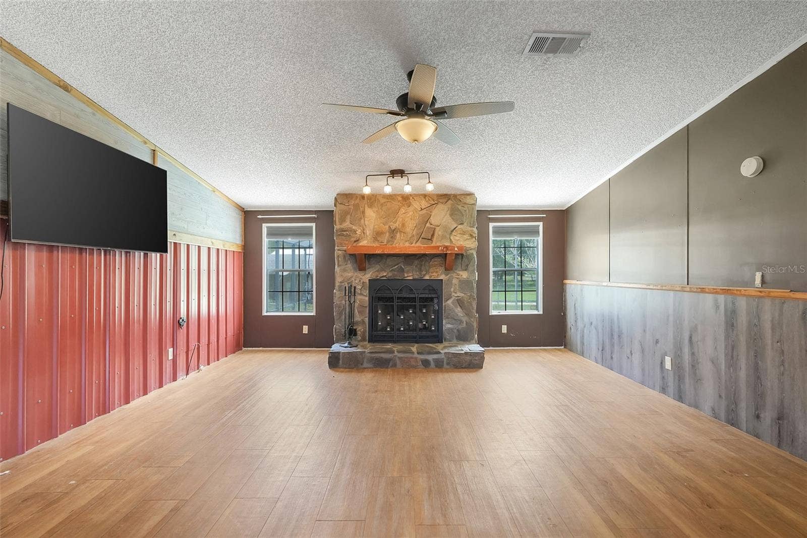 21301 QUAIL HAMMOCK LANE, Groveland, FL 34736 Mobile Home Living Room