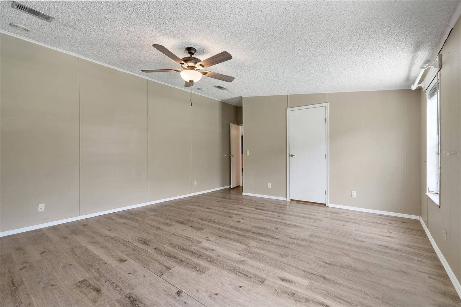 21301 QUAIL HAMMOCK LANE, Groveland, FL 34736 Mobile Home Primary Bedroom