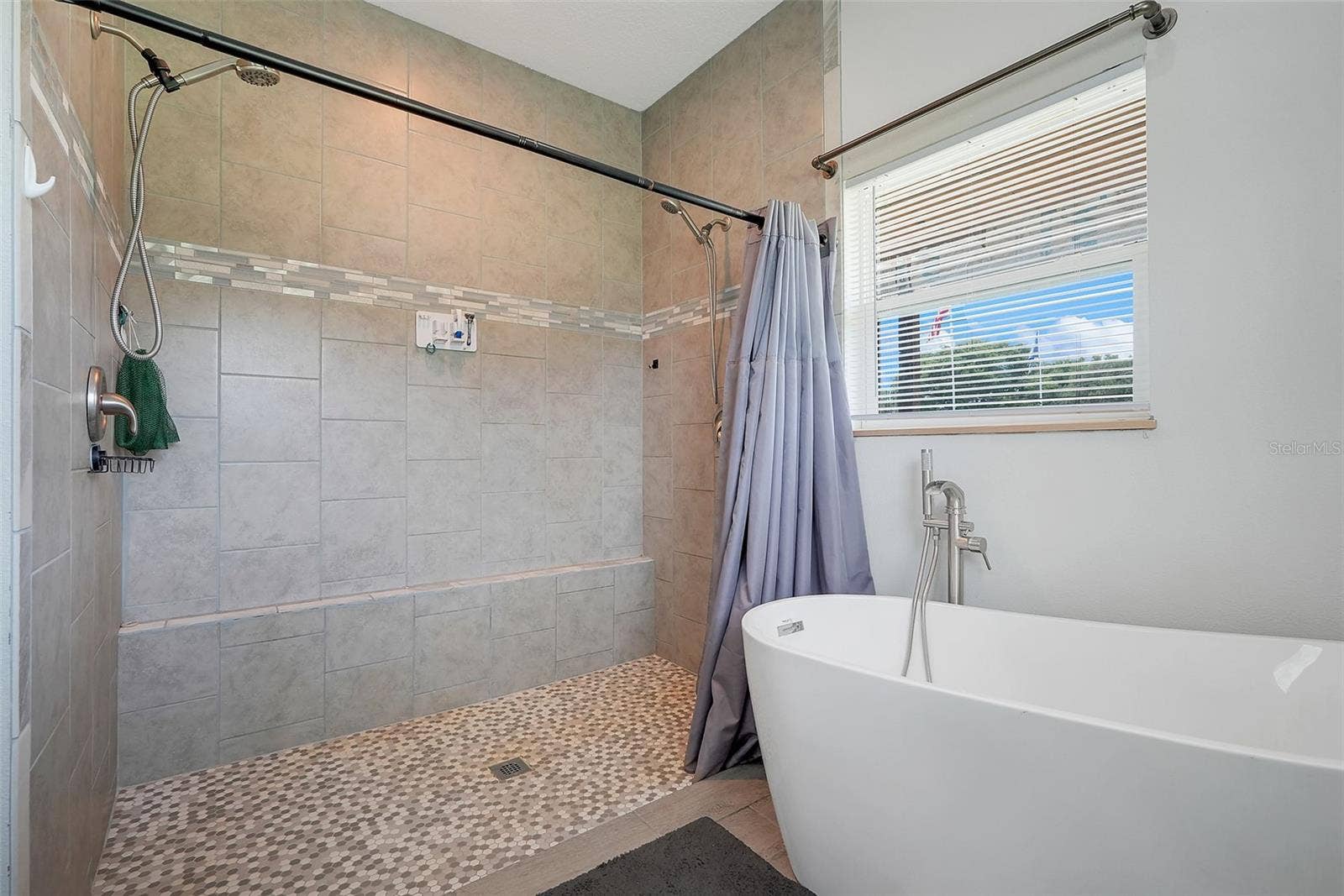 21301 QUAIL HAMMOCK LANE, Groveland, FL 34736 In-Law Suite Primary Bathroom