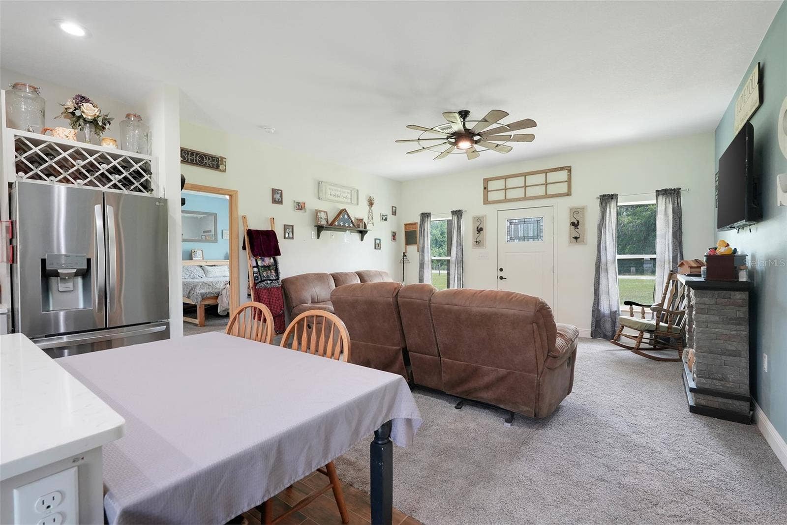 21301 QUAIL HAMMOCK LANE, Groveland, FL 34736 In-Law Suite Kitchen looking into the Living Room