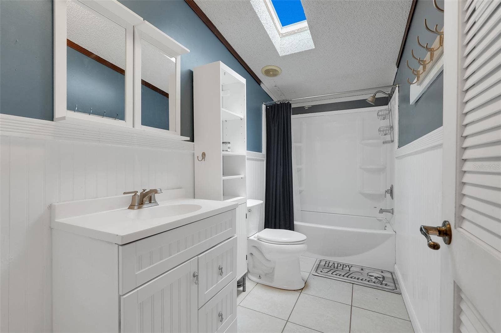 21301 QUAIL HAMMOCK LANE, Groveland, FL 34736 Mobile Home Guest Bathroom