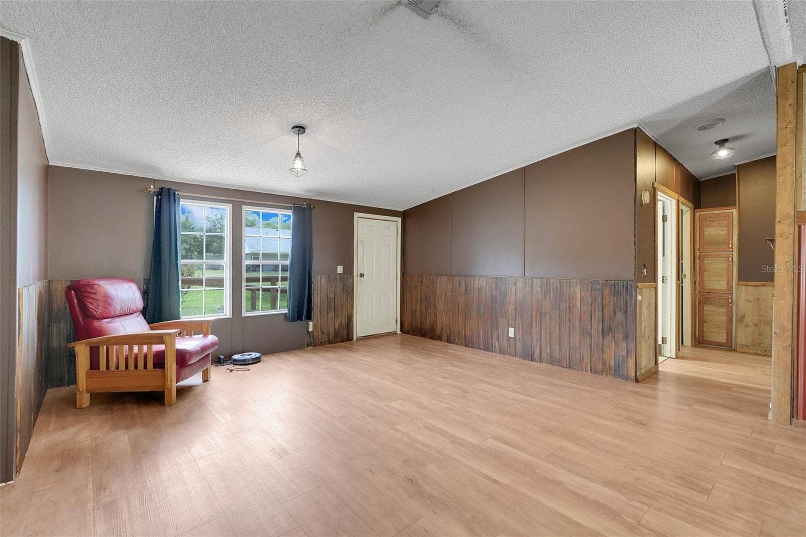 21301 QUAIL HAMMOCK LANE, Groveland, FL 34736 Mobile Home Foyer